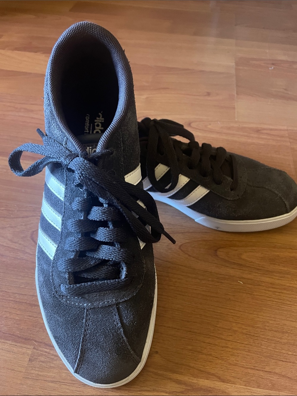 Women’s Adidas Comfort Neo Suede sneakers, 6.5 U.S. size